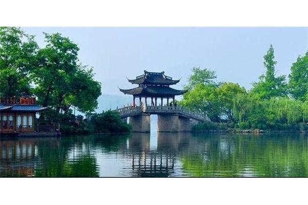 关于西湖的诗句