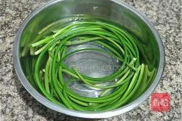 泡蒜苔的制作方法