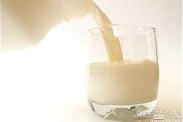 睡前喝牛奶会胖吗