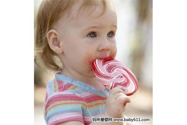 小孩爱吃糖