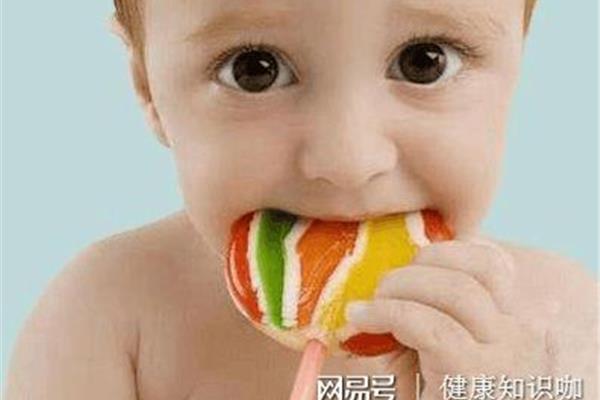 小孩爱吃糖
