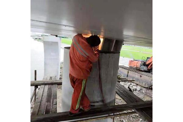 桥梁换支座