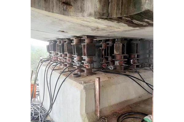 桥梁换支座