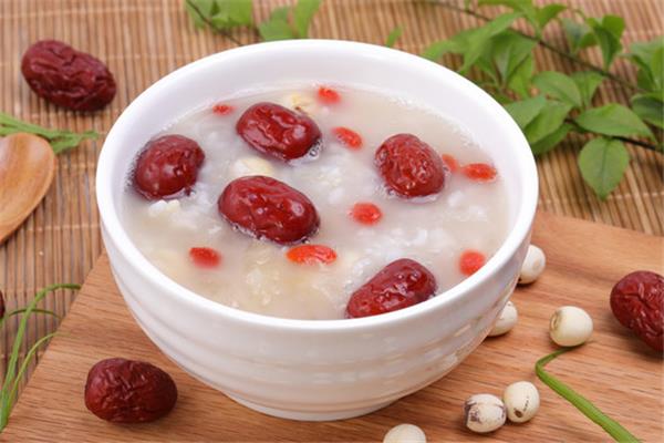 红枣银耳粥