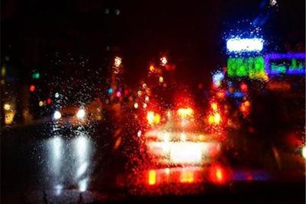 雨夜听雨唯美句子