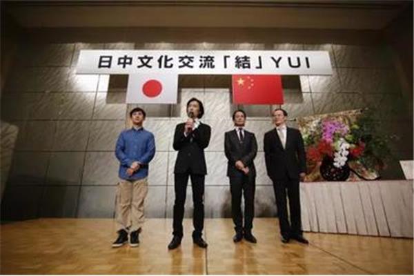 人情纵似长情月