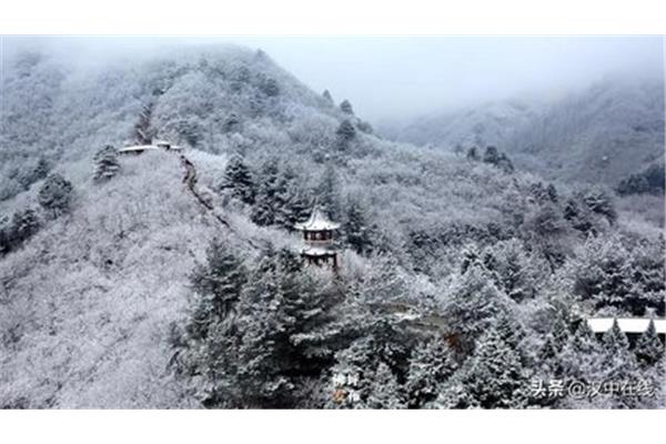 开门雪满山