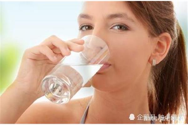 多喝水好吗