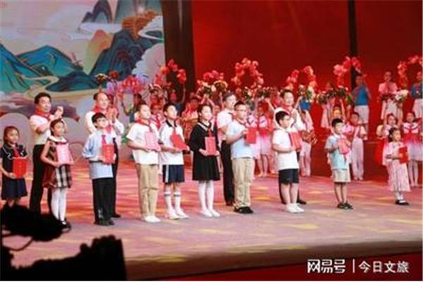 赞颂老师的歌曲