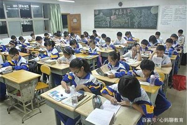 初三复读学校学费
