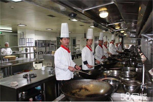 学厨师每年学费多少
