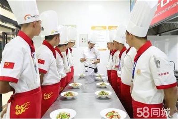 学厨师每年学费多少