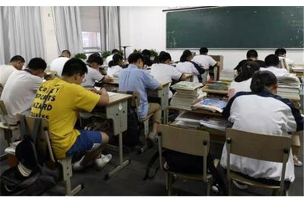 复读学校