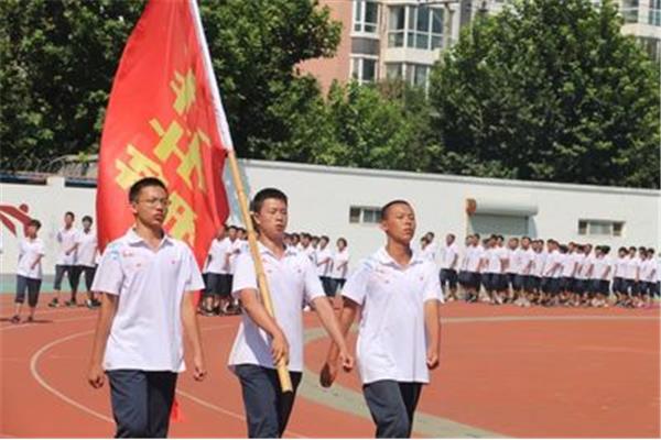 辛集市一中学