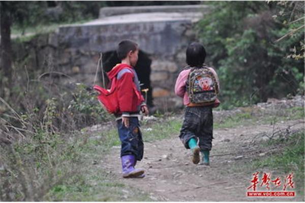 走在放学回家的路上