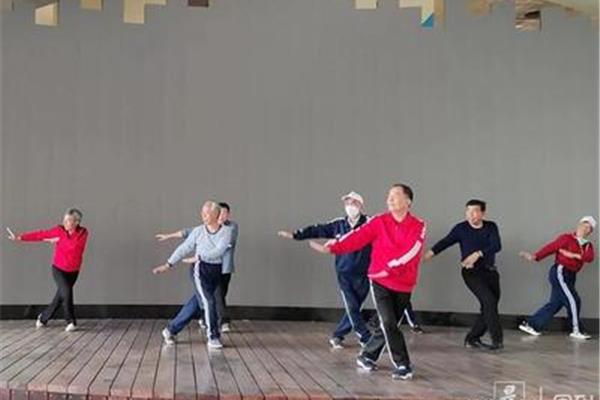 向前进广场舞