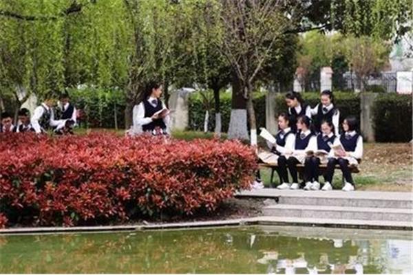 中学英才学校