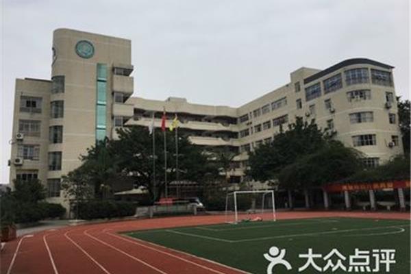 育英小学