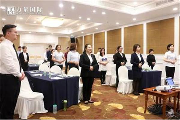 礼仪培训老师