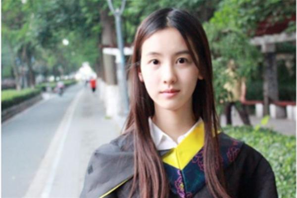 陈都灵校花