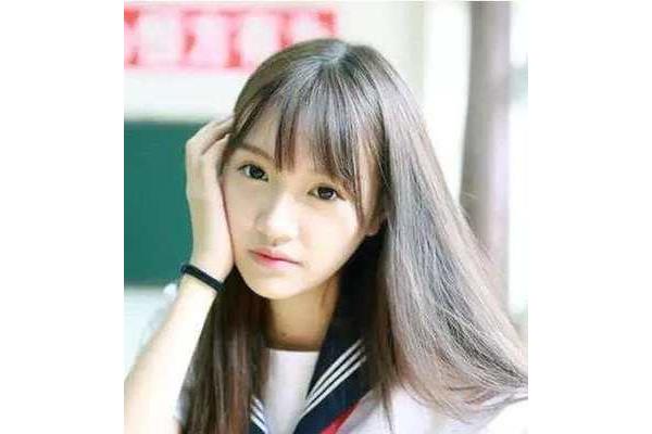 可爱的女同学