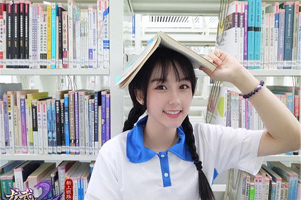 可爱的女同学