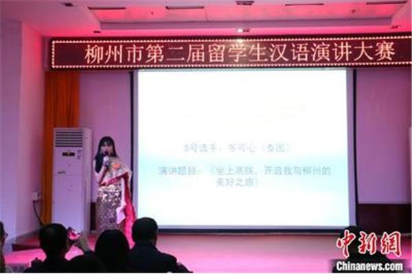 表示笑声的词语