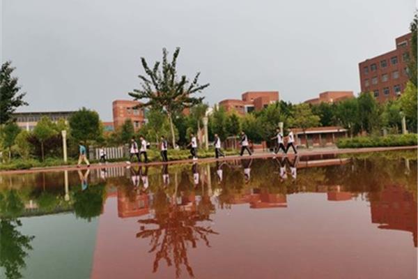 雨后的校园