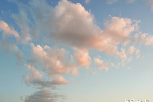 描写天空的句子